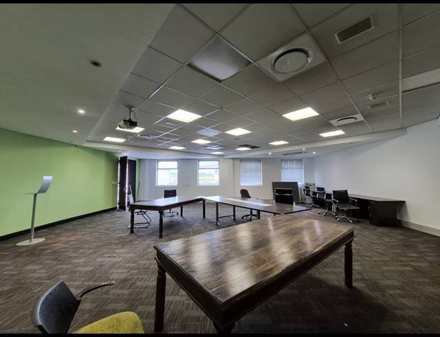 105M² OFFICE TO LET IN SUNNINGHILL